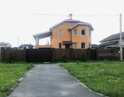 Алюминиевые ворота Алютех, заполнение сэндвич-панель